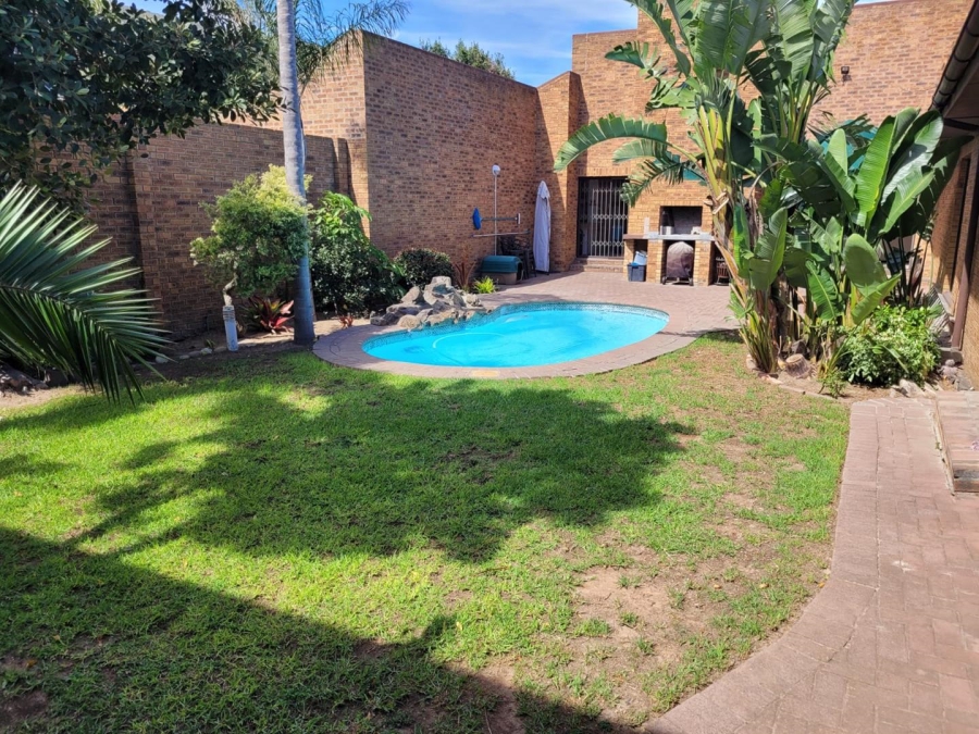 To Let 4 Bedroom Property for Rent in Plattekloof Western Cape